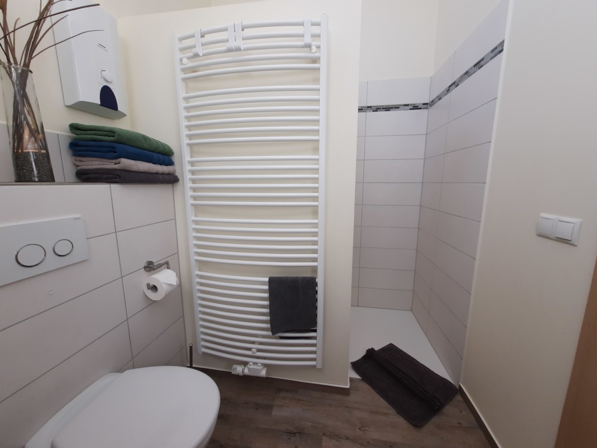 Bad mit Dusche Bad mit Dusche